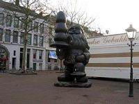 Figure 9 Rotterdam Une statue / Rotterdamo  Statuo